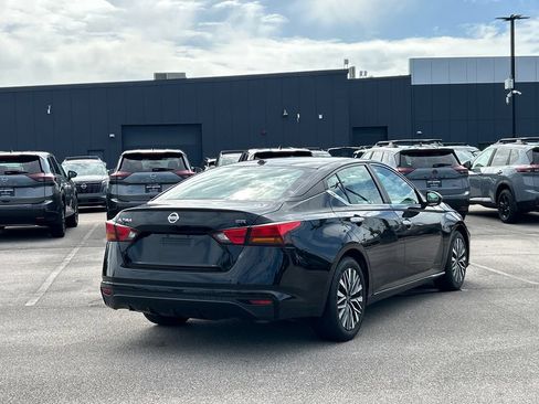 Used 2024 Nissan Altima 2.5 SV FWD image 6