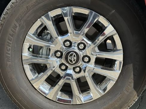 Used 2025 Toyota Tacoma Limited AWD/4WD image 12