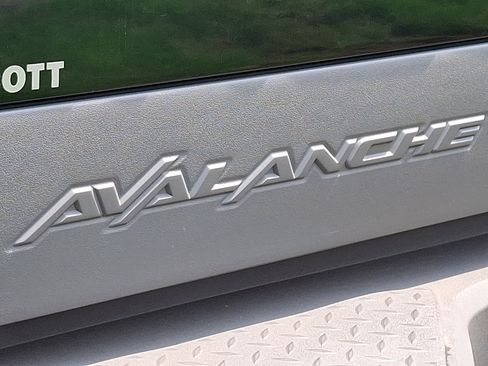 Used 2002 Chevrolet Avalanche 4x4 w/ Off-Road Suspension Pkg image 5