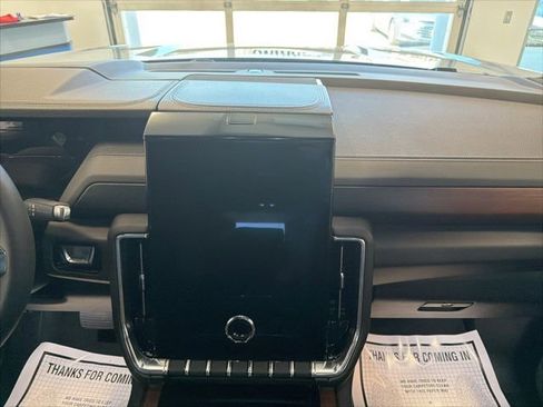 Used 2026 GMC Yukon XL Denali w/ Sun & Power Step Package image 32