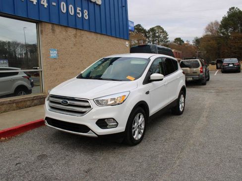 Used 2019 Ford Escape SE image 3