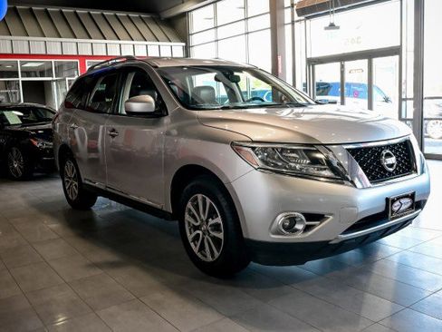 Used 2014 Nissan Pathfinder SL w/ SL Tech Package AWD/4WD image 3