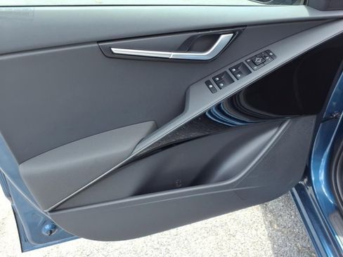New 2025 Kia Niro EX Touring image 16