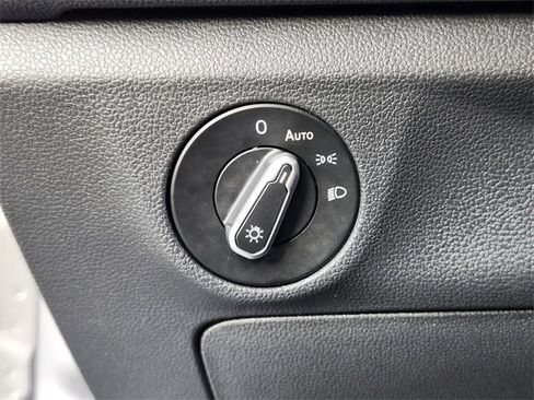 Used 2025 Volkswagen Jetta Sport image 23