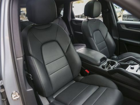 Certified 2025 Porsche Cayenne image 37