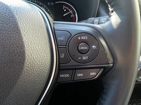 Used 2023 Toyota RAV4 XLE Premium image 14