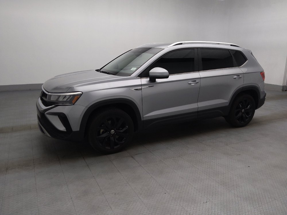 Used 2024 Volkswagen Taos SE FWD image 2