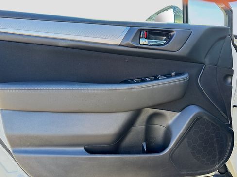 Used 2017 Subaru Outback 2.5i Premium image 21