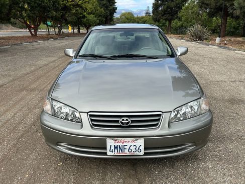 Used 2000 Toyota Camry XLE FWD image 7