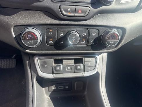 Used 2024 GMC Terrain SLT AWD/4WD image 15