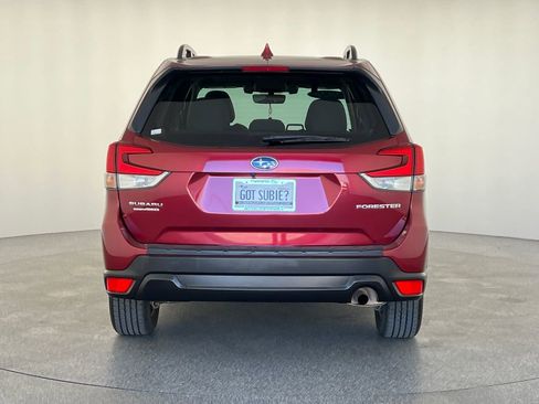 Used 2021 Subaru Forester Premium image 5