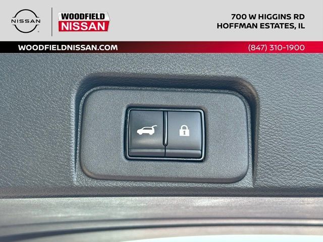 Certified 2025 Nissan Rogue SL w/ SL Premium Package AWD/4WD image 17