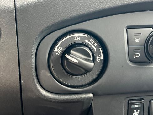 Used 2023 Nissan Frontier PRO-4X w/ Pro-4X Premium Package image 32