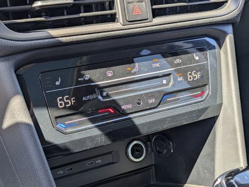 New 2026 Volkswagen Taos SE FWD image 19