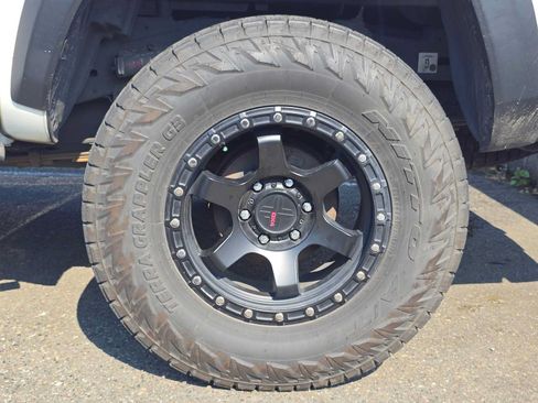 Used 2018 Toyota Tacoma TRD Off-Road w/ Technology Package AWD/4WD image 4