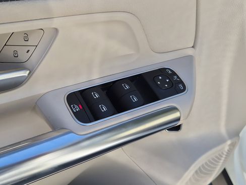 Used 2021 Mercedes-Benz GLA 250 w/ Premium Package image 17