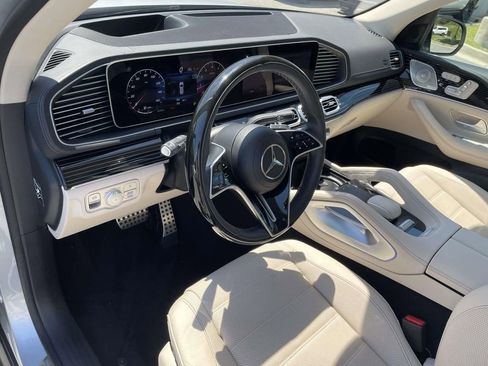 Used 2024 Mercedes-Benz GLS 450 4MATIC image 2