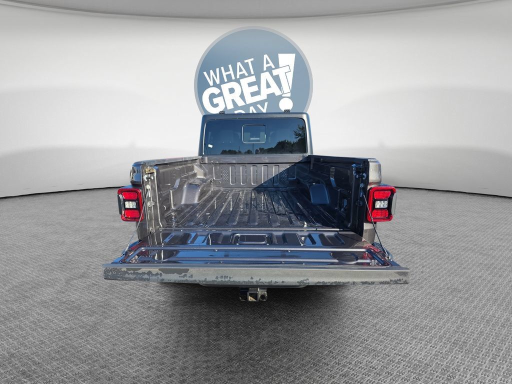 Used 2024 Jeep Gladiator Overland AWD/4WD image 23