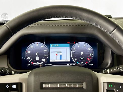 Used 2025 Land Rover Defender 110 S image 10