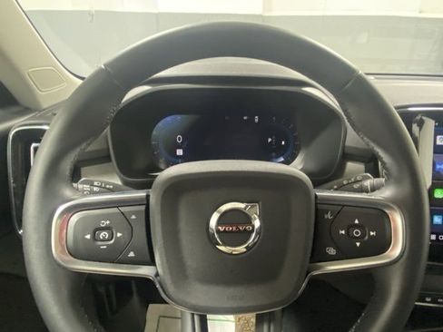 Used 2025 Volvo XC40 B5 Plus image 15