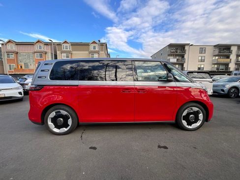 New 2025 Volkswagen ID. Buzz Pro S Plus image 9