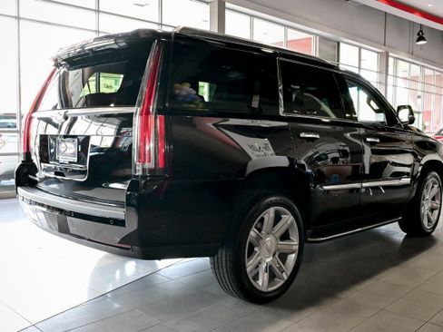 Used 2017 Cadillac Escalade Luxury AWD/4WD image 5