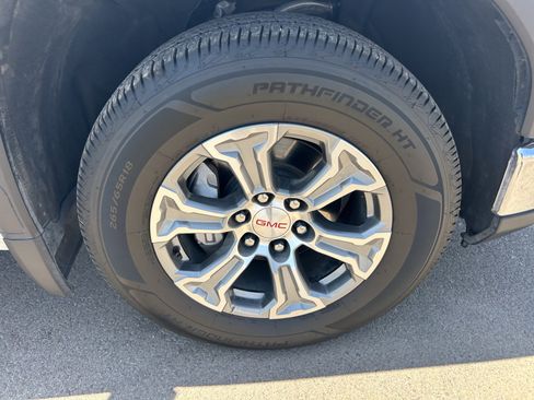 Certified 2025 GMC Sierra 1500 SLT RWD image 9