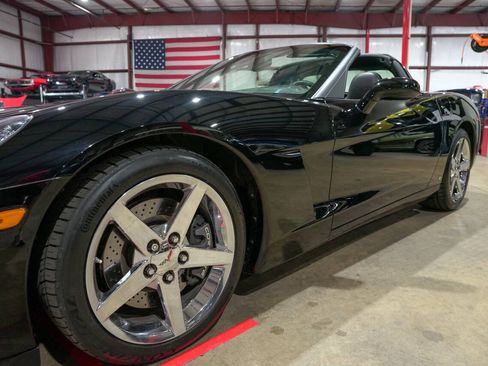 Used 2007 Chevrolet Corvette Coupe w/ Performance Package RWD image 27