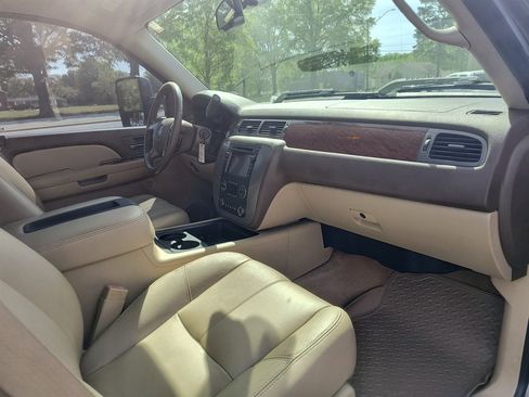 Used 2008 GMC Sierra 2500 SLT w/ Z71 Off-Road Package image 22