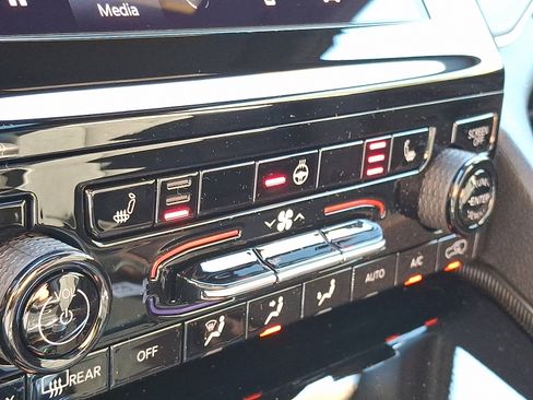 New 2025 Jeep Grand Cherokee Altitude image 15