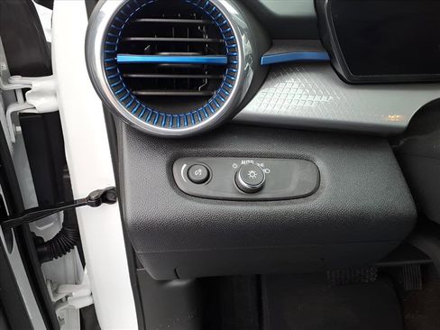 Certified 2024 Chevrolet Trax LT w/ Driver Confidence Package image 10