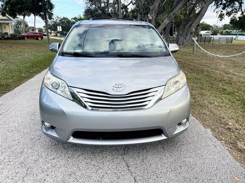 Used 2013 Toyota Sienna Limited image 2