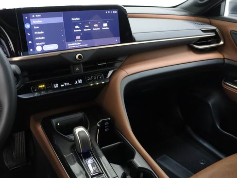 Certified 2025 Toyota Crown Signia w/ Advanced Technology Package AWD/4WD image 16