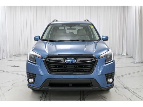 Used 2022 Subaru Forester Limited image 3