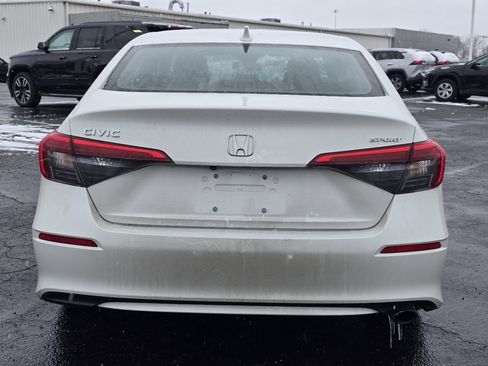 Used 2023 Honda Civic Sport image 4