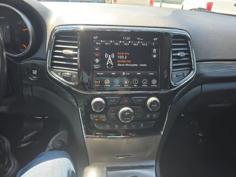 Used 2021 Jeep Grand Cherokee Laredo X image 31