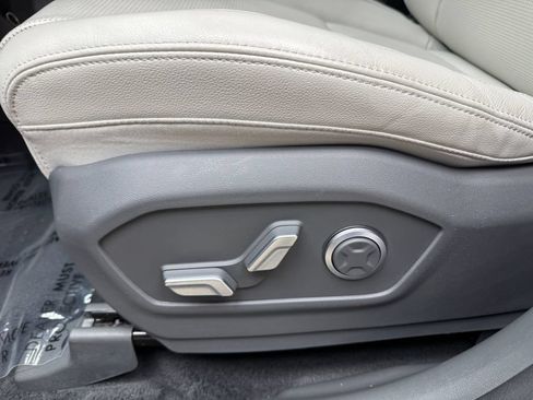Used 2025 Hyundai Santa Fe Limited AWD/4WD image 12