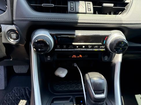 Used 2024 Toyota RAV4 XLE Premium FWD image 26