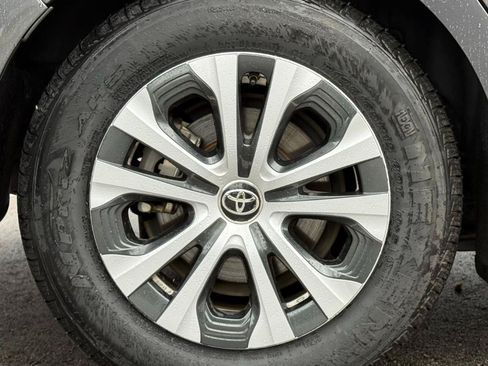 Used 2020 Toyota Prius Prime XLE FWD image 19
