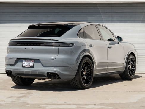 Certified 2024 Porsche Cayenne S AWD/4WD image 29