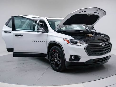 Used 2021 Chevrolet Traverse Premier w/ Redline Edition AWD/4WD image 15