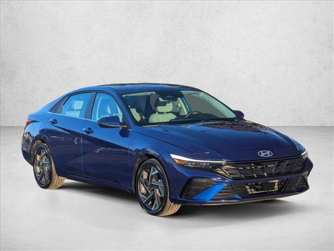 Certified 2025 Hyundai Elantra Limited image 3