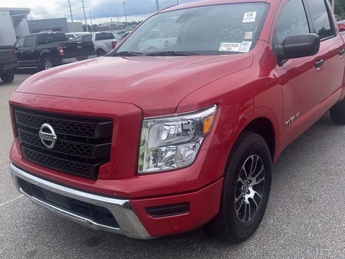 Used 2022 Nissan Titan SV RWD image 2