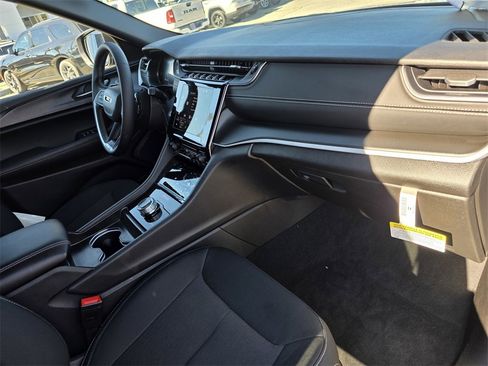 New 2025 Jeep Grand Cherokee L Laredo image 14