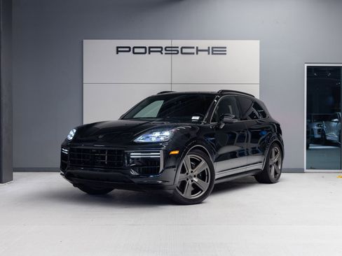 Certified 2025 Porsche Cayenne Turbo AWD/4WD image 1