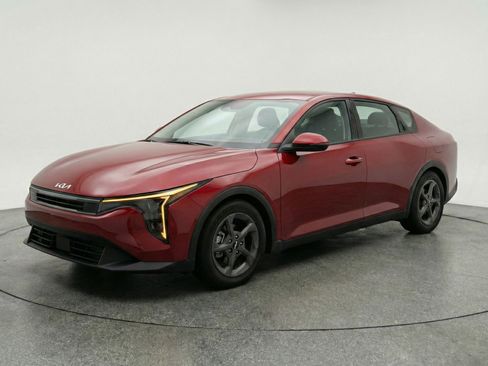 Used 2025 Kia K4 LXS image 3