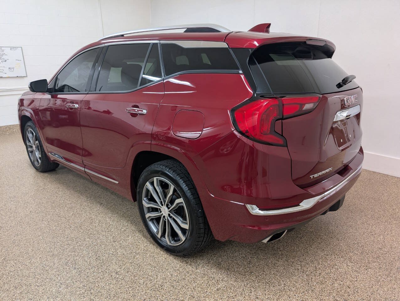 Used 2019 GMC Terrain Denali w/ GMC Pro Grade Package AWD/4WD image 3