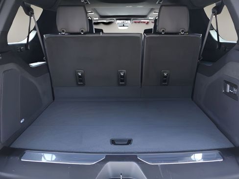 Used 2026 Cadillac Escalade ESV Platinum Sport w/ LPO, Floor Liner Package AWD/4WD image 17