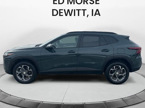 Used 2025 Chevrolet Trax LT image 2