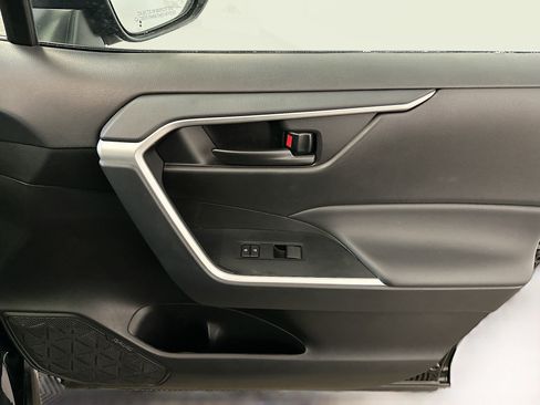 Used 2025 Toyota RAV4 LE image 33